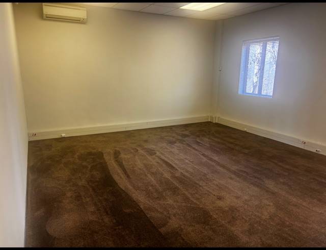 112M² BUILDING TO LET IN FOURWAYS